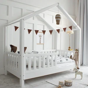 Hutbed 90×190 inclusief bedhek en lattenbodem met 10 cm poten Roxane Wit Hutbed 90×190 inclusief bedhek en lattenbodem met 10 cm poten Roxane Wit