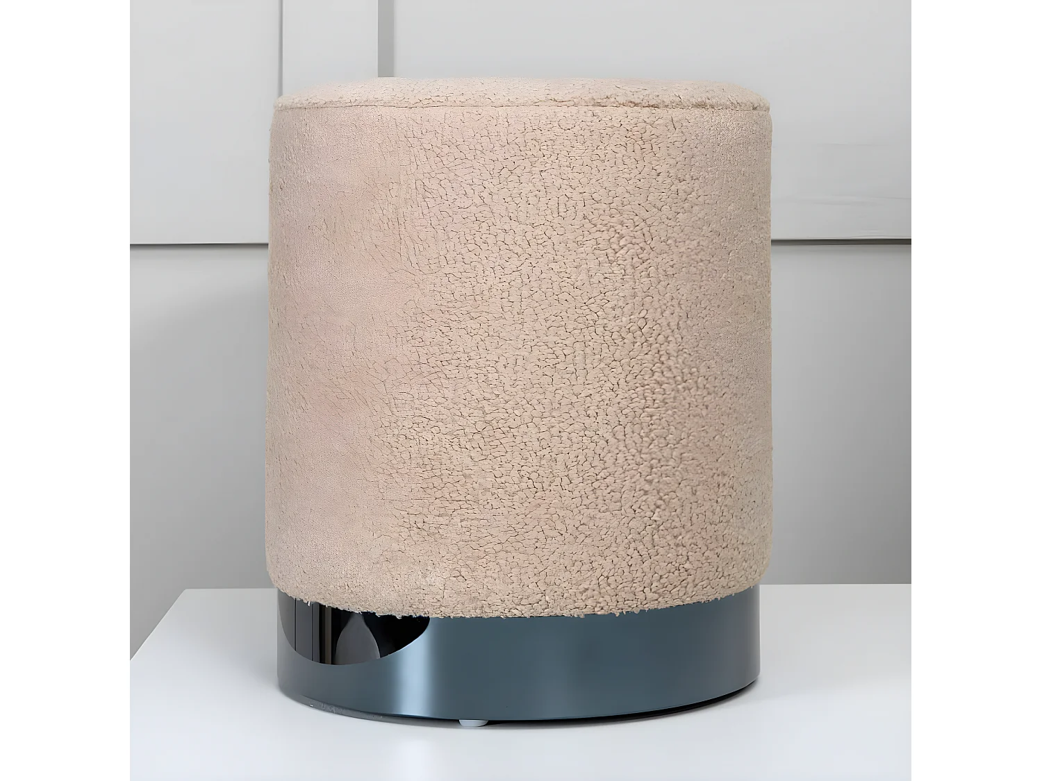 Benji poef, hocker Ø35cm teddystof beige, zwart.
