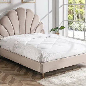 Bed met schelpvorm 140 x 190 cm van beige velours + matras – LIVAYA Bed met schelpvorm 140 x 190 cm van beige velours + matras – LIVAYA