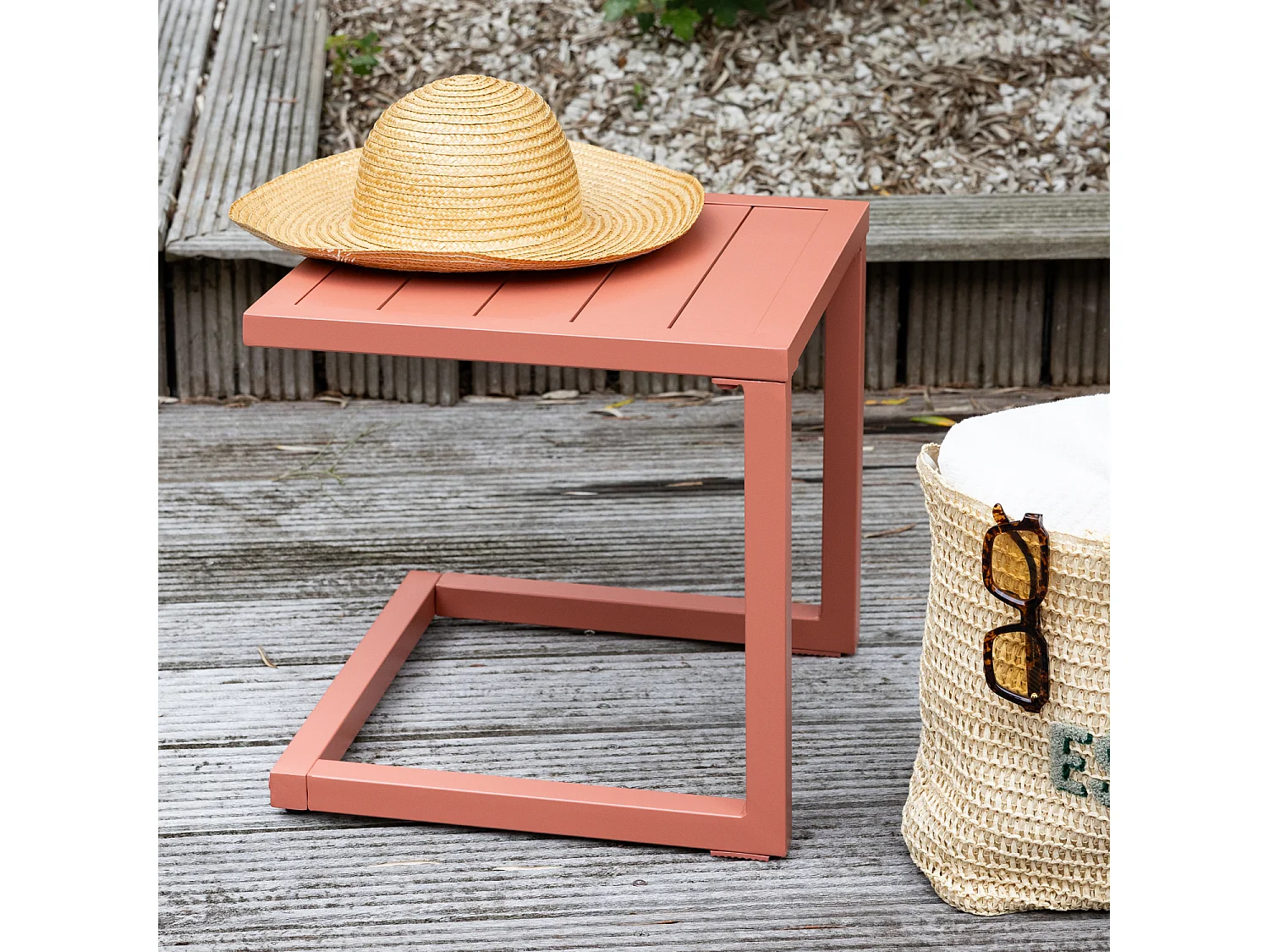 BARBADOS bijzettafel in terracotta aluminium