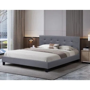 "Julia" PVC Tweepersoonsbed – 160 x 200 – Lichtgrijze Capitonné Hoofdbord – Matte Afwerking – Lattenbodem Inbegrepen "Julia" PVC Tweepersoonsbed – 160 x 200 – Lichtgrijze Capitonné Hoofdbord – Matte Afwerking – Lattenbodem Inbegrepen