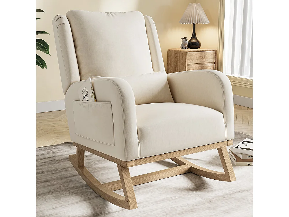Beige schommelstoel van katoen-linnen met lendenkussen, zijzakken en eigentijds wingback design
