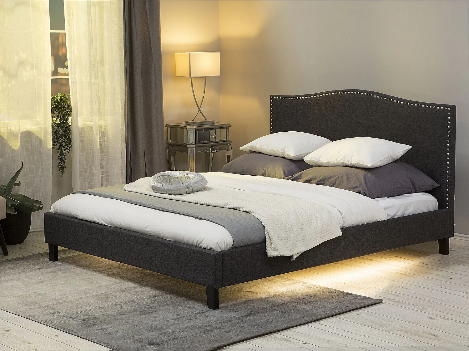 Bed Stof MONTPELLIER 180 x 200 cm LED Wit