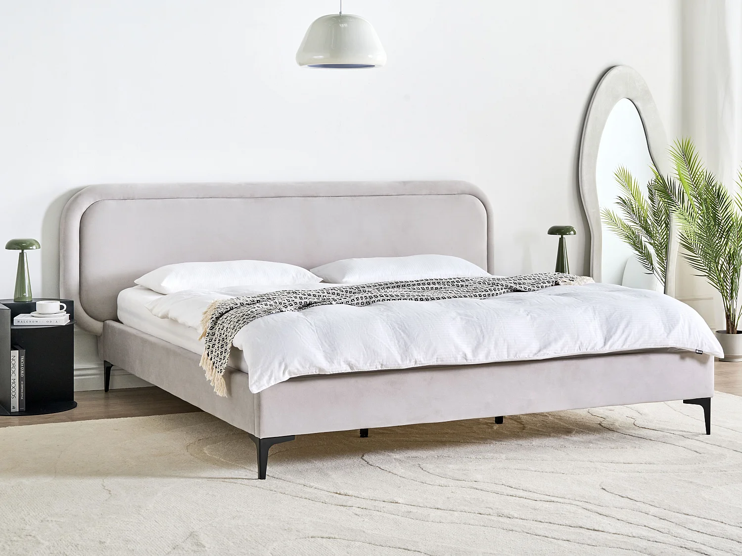 Bed Fluweel SUZETTE 180 x 200 cm Lichtgrijs