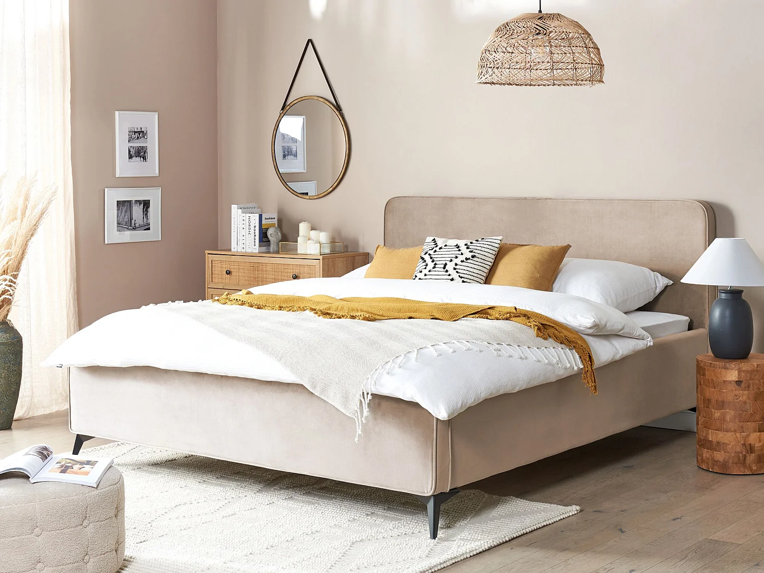 Bed Fluweel VALOGNES 180 x 200 cm Taupe
