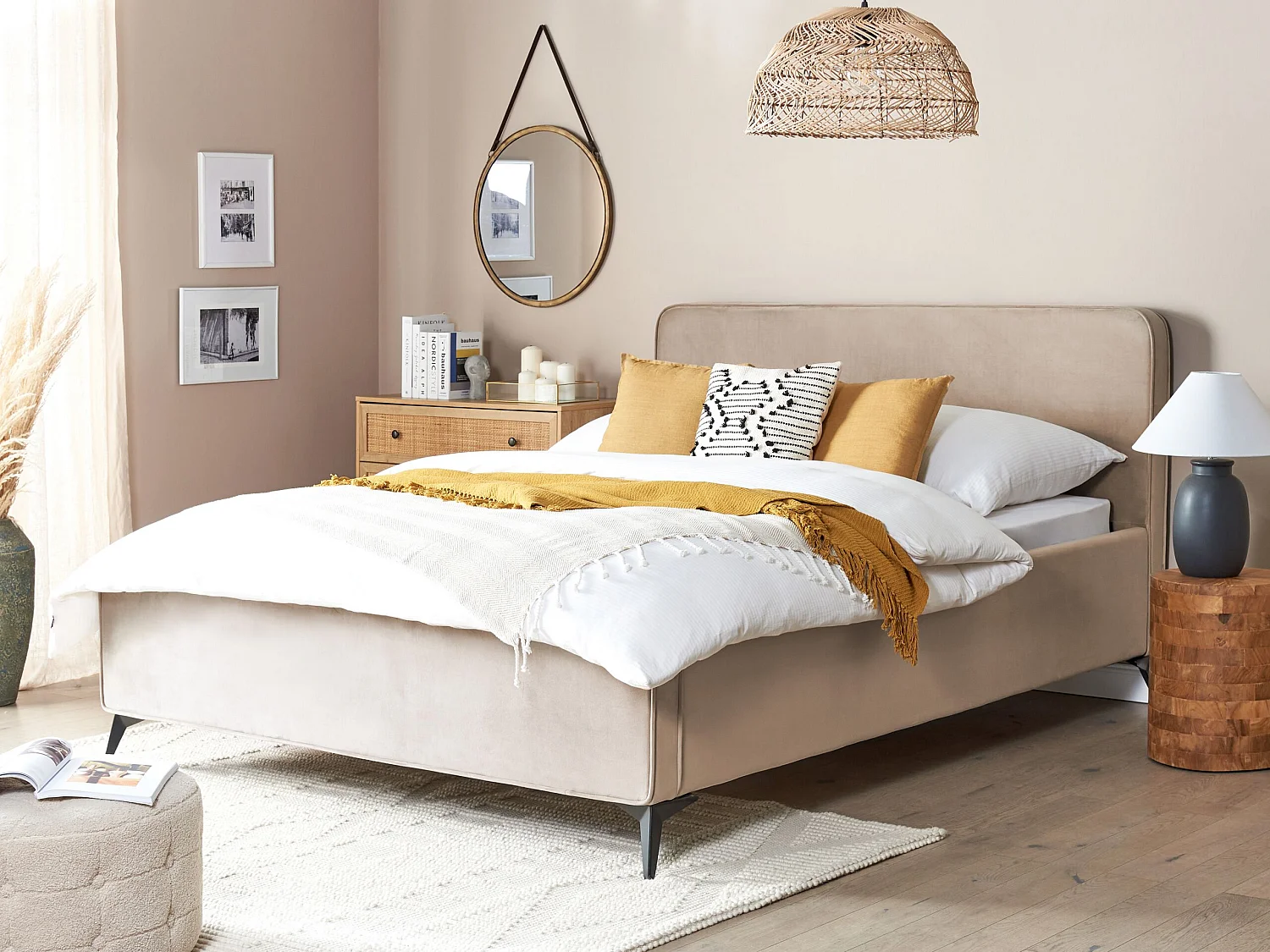 Bed Fluweel VALOGNES 160 x 200 cm Taupe