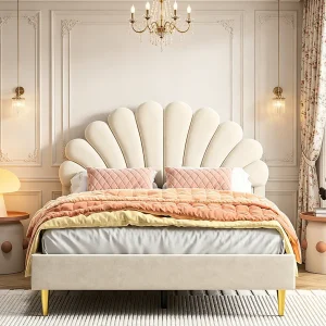 Beige fluwelen gestoffeerd tweepersoonsbed met bloemvormig hoofdeinde en metalen poten 140×200 cm Beige fluwelen gestoffeerd tweepersoonsbed met bloemvormig hoofdeinde en metalen poten 140×200 cm